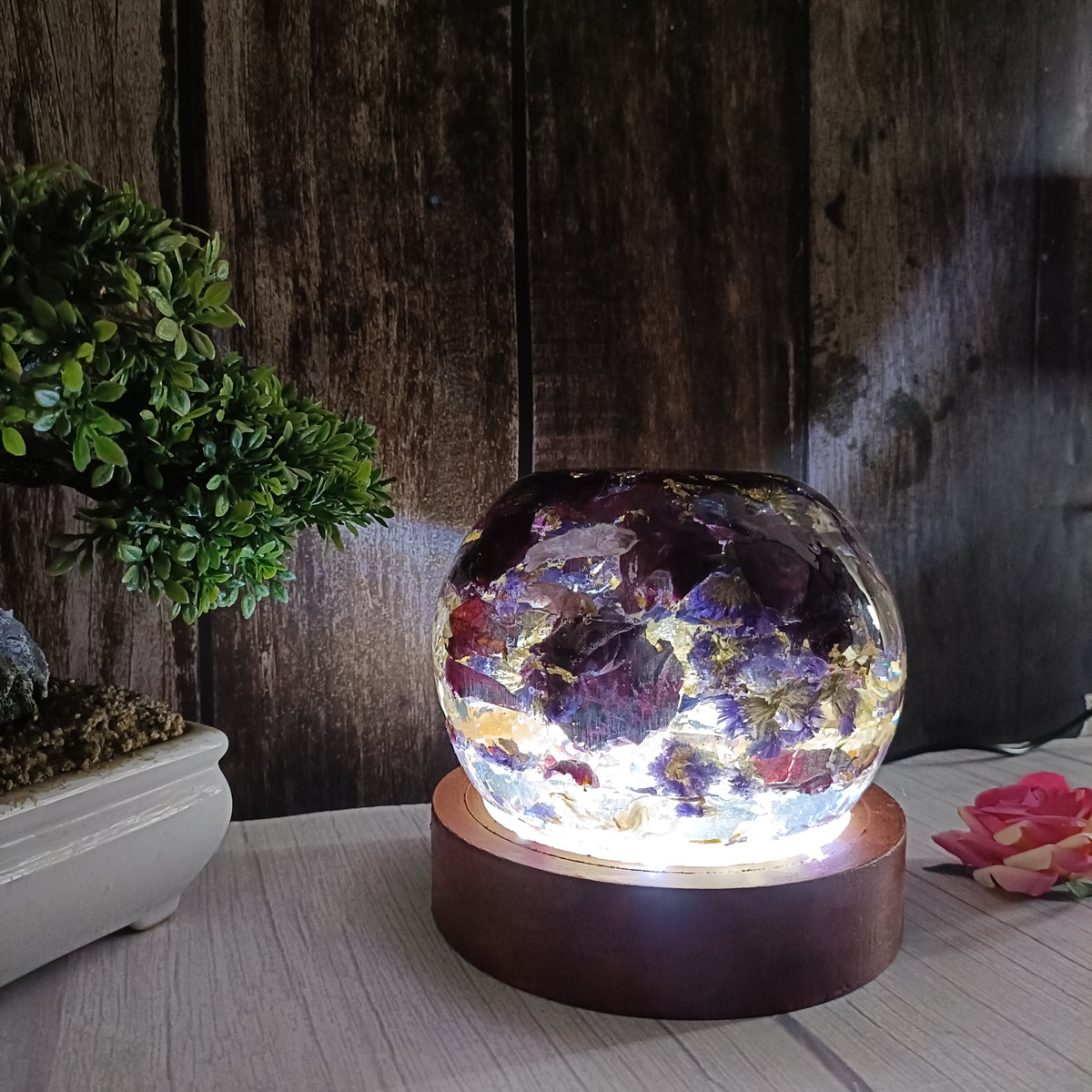 Resin Flower Preservation LED Lamp For Wedding Gift