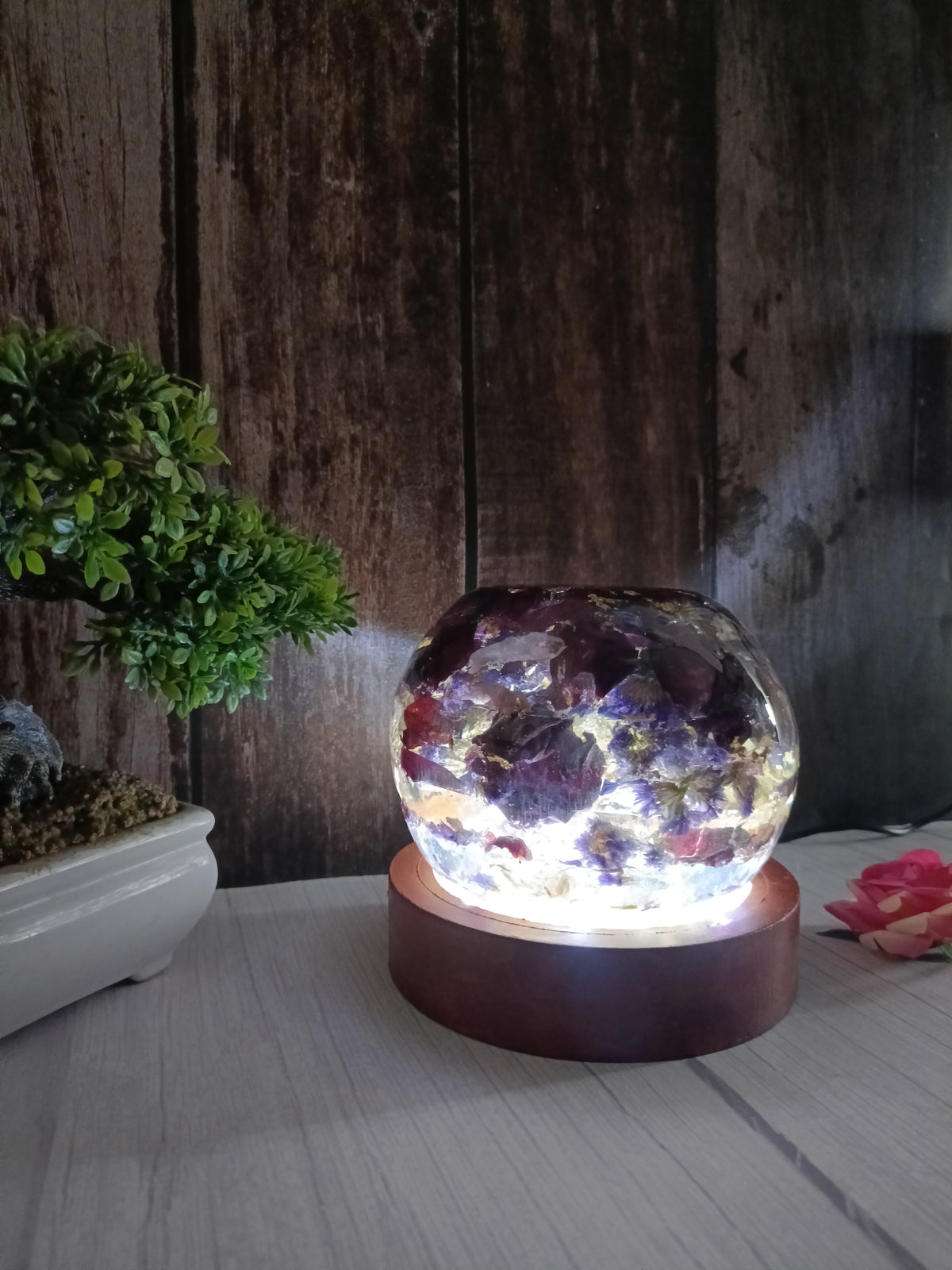 Resin Flower Preservation LED Lamp For Wedding Gift