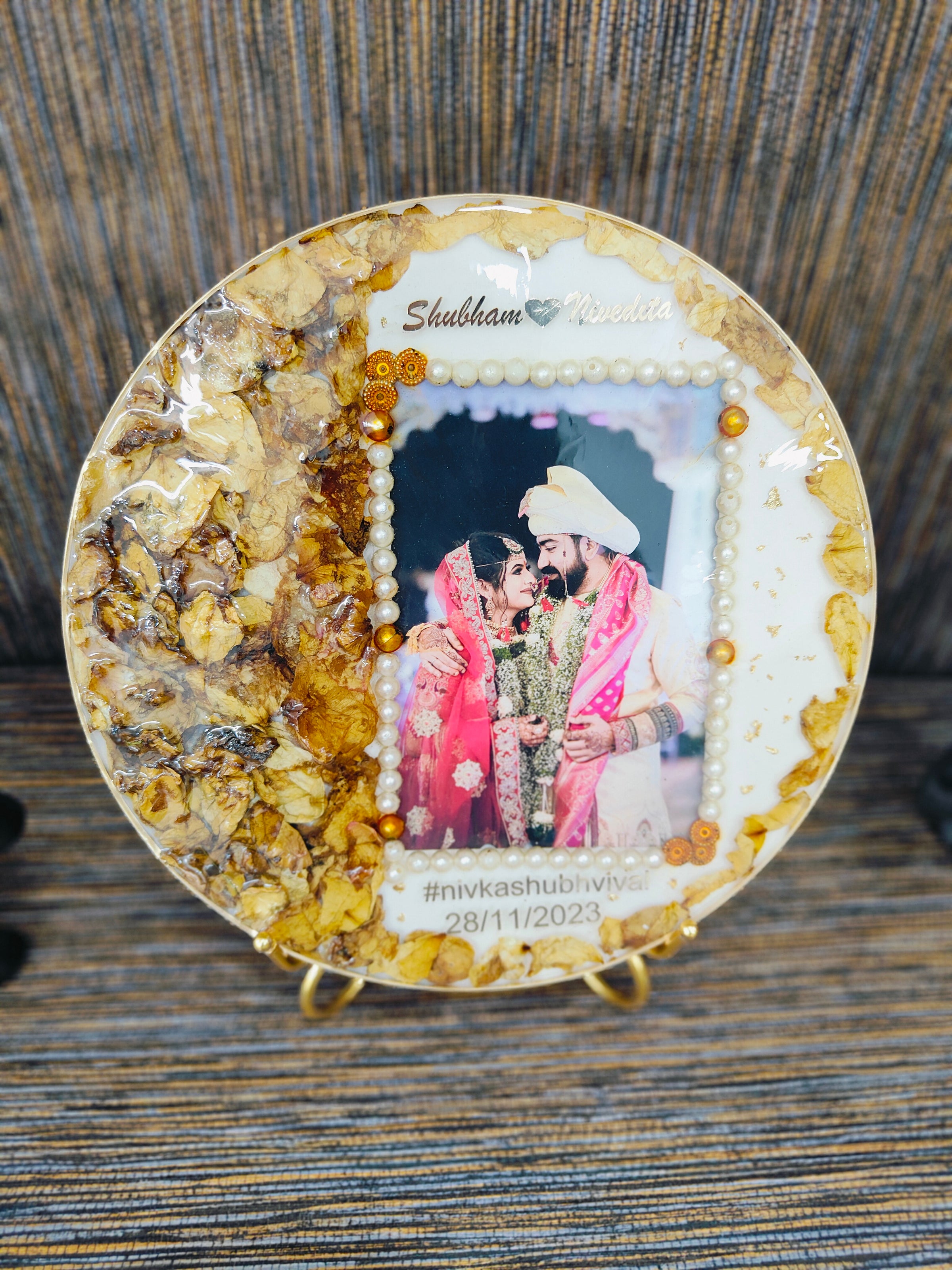 3D Half Side Flower Half Side Photo Preservation | Mesmerizing Yellow Photo Frame with Metal Stand