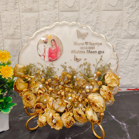 Handmade Epoxy Resin Curve-Shaped Frame with Flower Preservation (8-Inches)