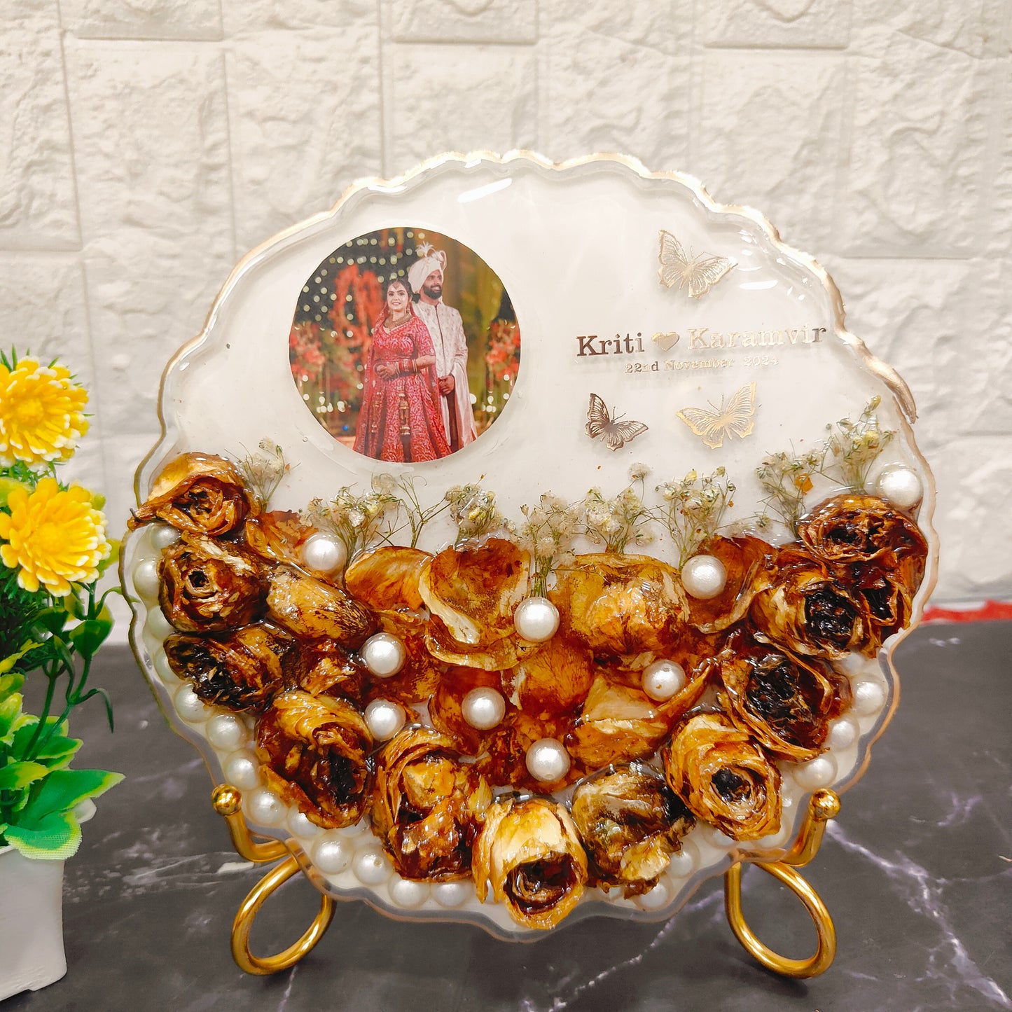 Resin 8inch Curve shape with metal stand and 3D shape flowers with Couple Name and Date with Pearls and Babybreath Preserved in Varmala Preservation