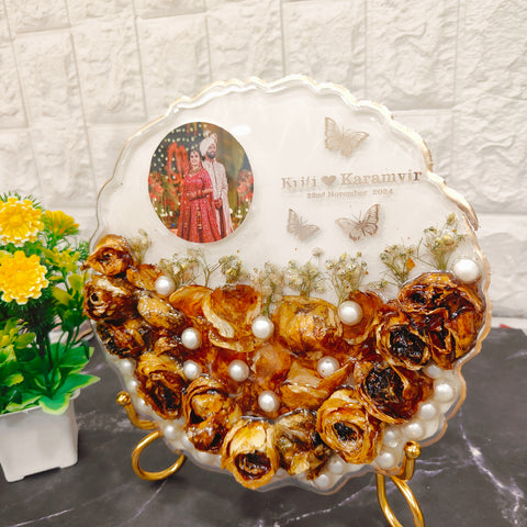 Handmade Epoxy Resin Curve-Shaped Frame with Flower Preservation (8-Inches)