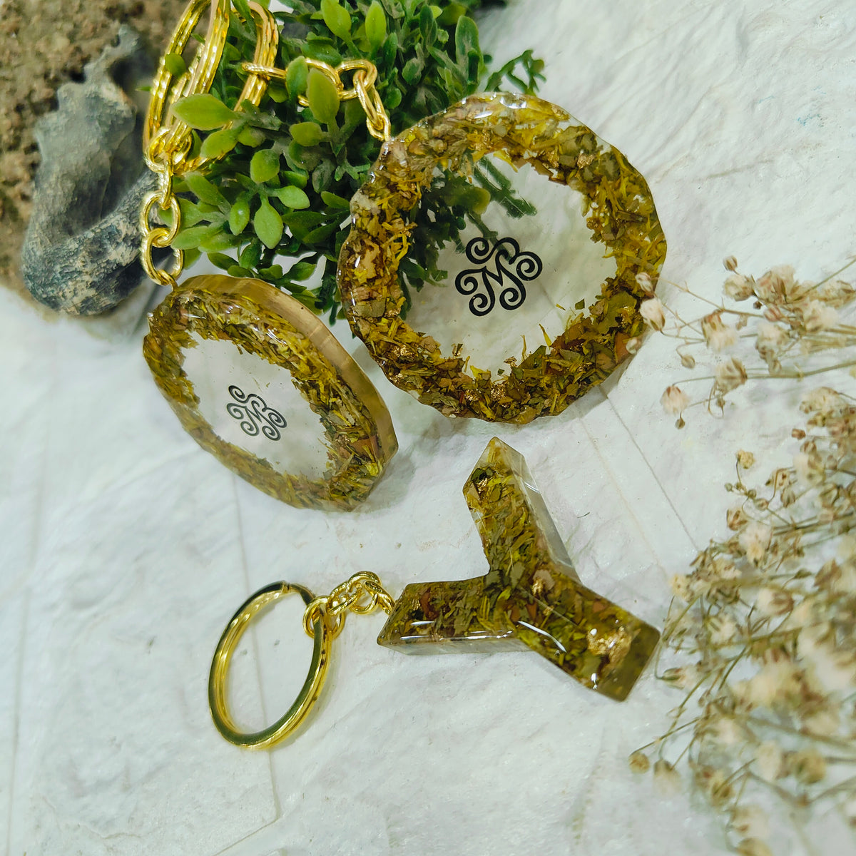 Customised flower preservation logo keychains set