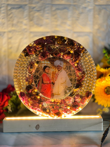 Wedding Rose Flowers Preserved in Round-Shaped Resin Frame with LED Stand