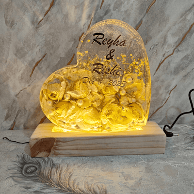 Premium Garland Flower Preserved Heart-shaped Resin Lamp (7 Inch)