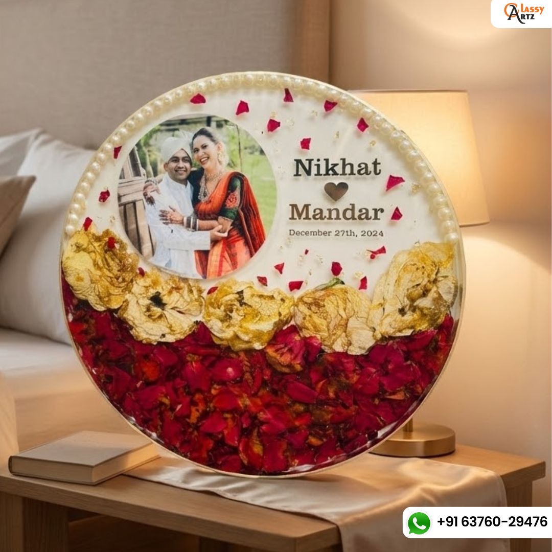 Resin 10-Inches Round Frame with Wedding Flowers Preservation