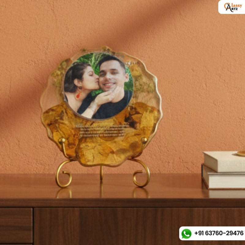 Resin 5inch cureve round Shape with Couple photo & Content with Petals Flowers Preservation