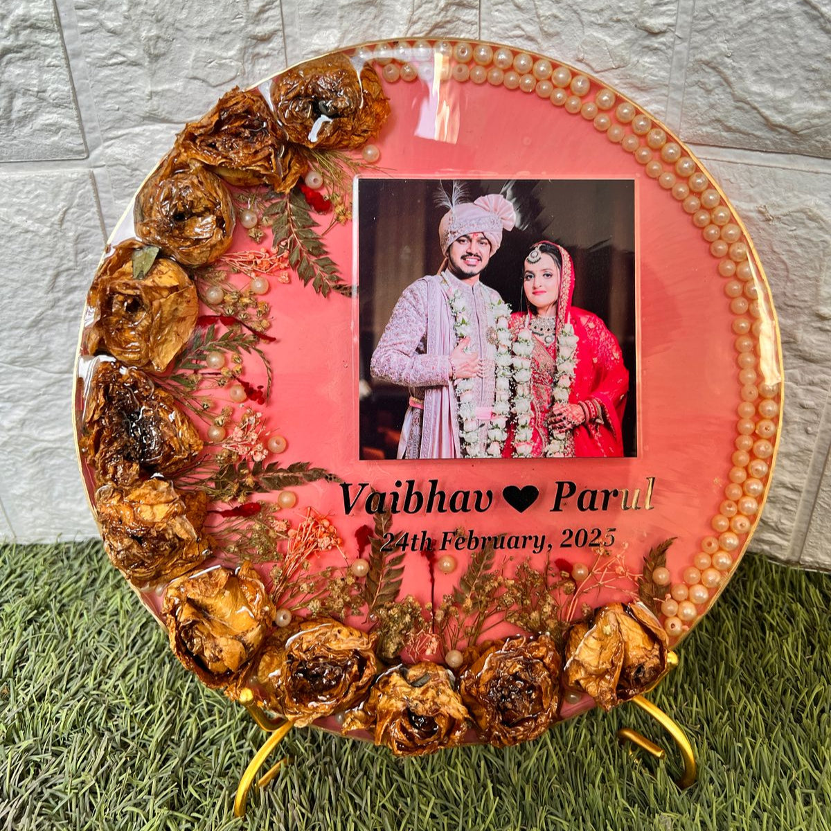 Resin 10inch round 3D flowers with couple Photo & Name Date with Pearls border Varmala Preservation