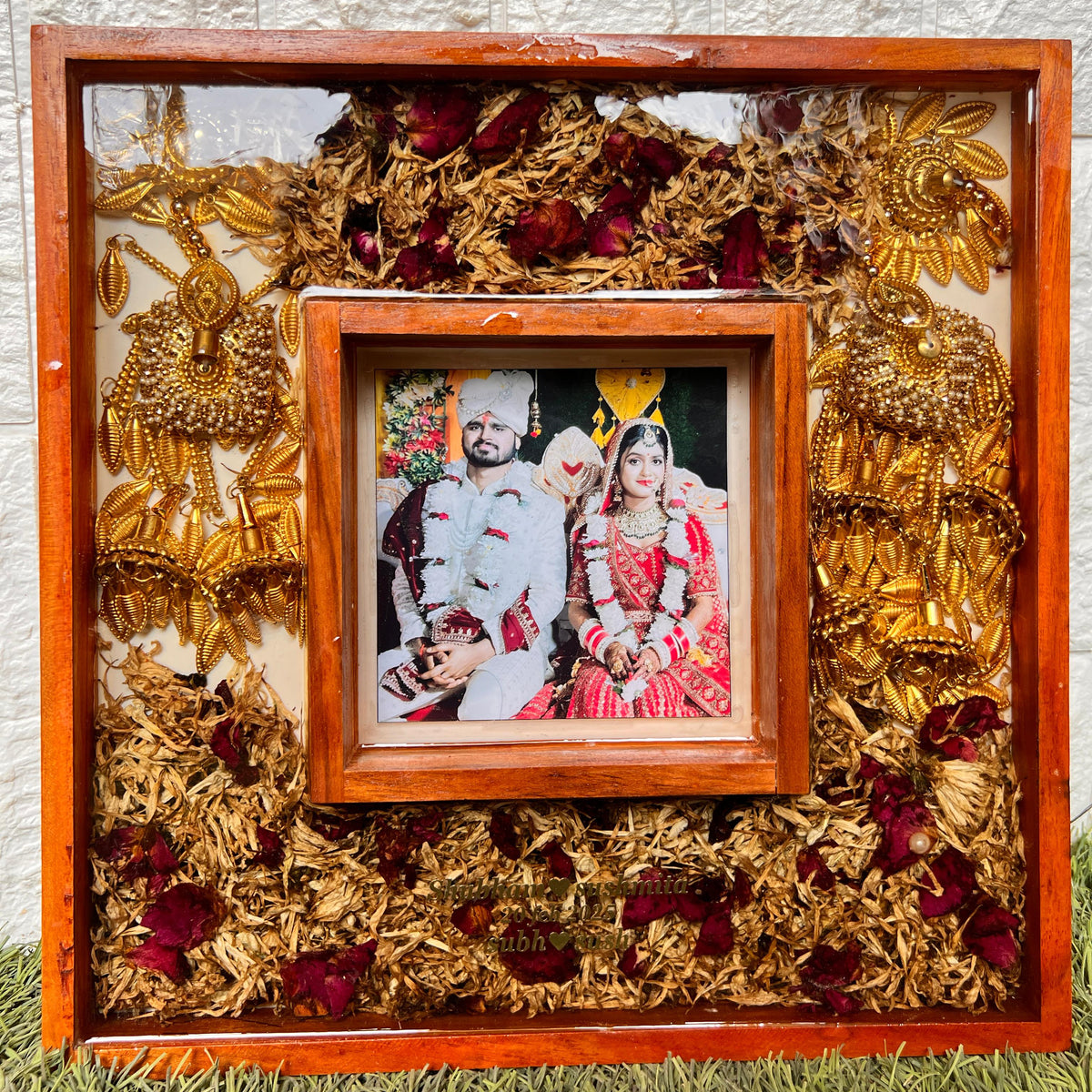 Resin 12inch Doule frame with Couple photo & Keleera & Flowers with Name Date Varmala Preservation