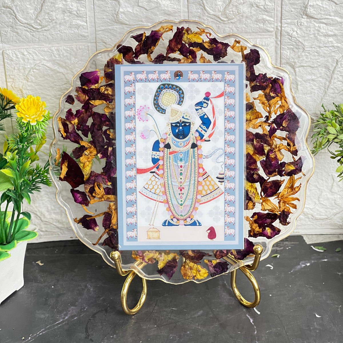 Resin 8 inch curvy round with petals and metal stand God Flower Preservation