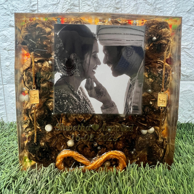 Resin 8inch squre with couple photo & with Louts Flowers Varmala Preservation