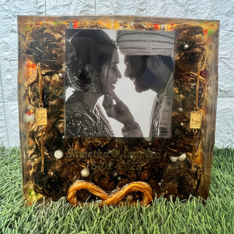 Resin 8inch squre with couple photo & with Louts Flowers Varmala Preservation