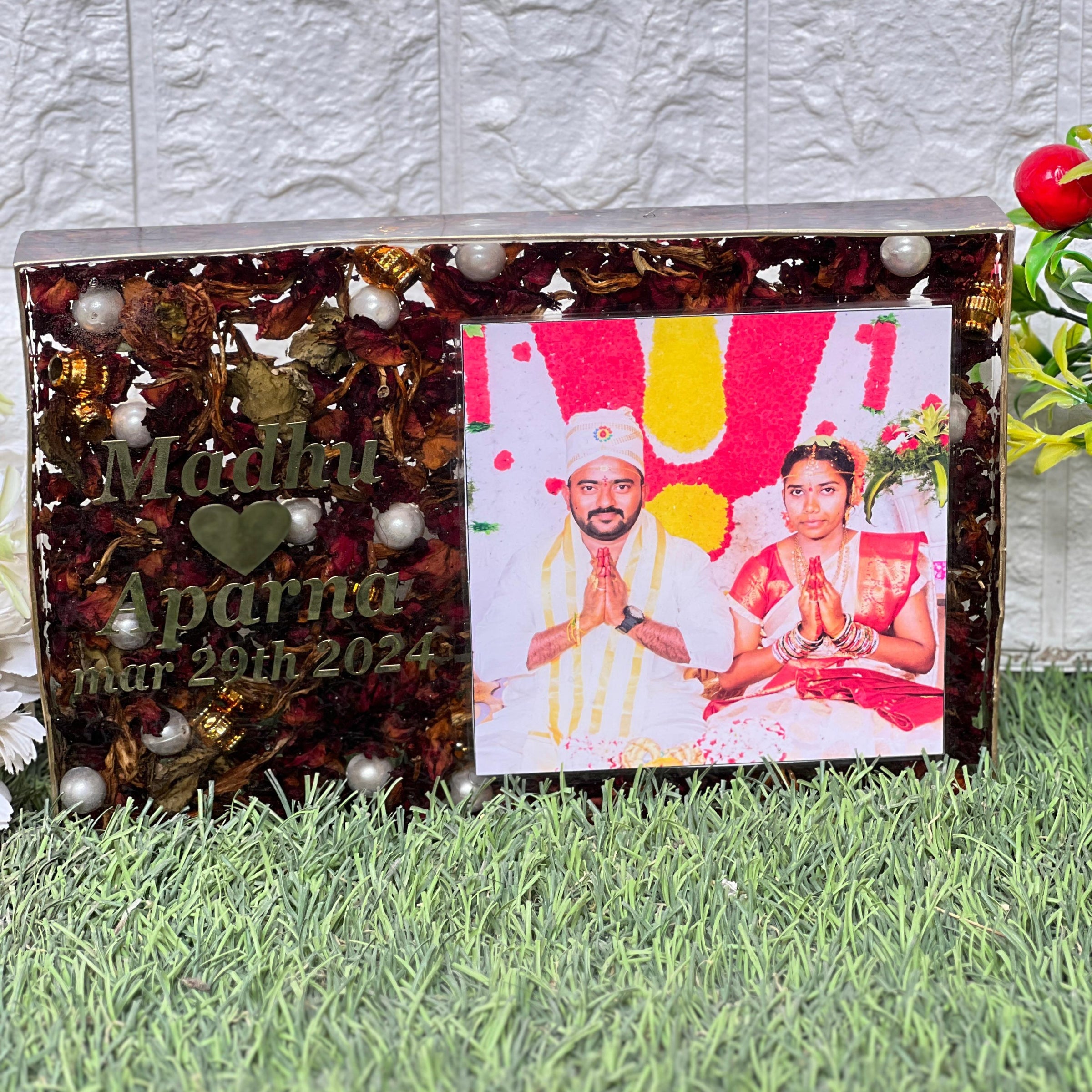 Resin LED Block with Photo & Flower Preservation (9*6 Inches)