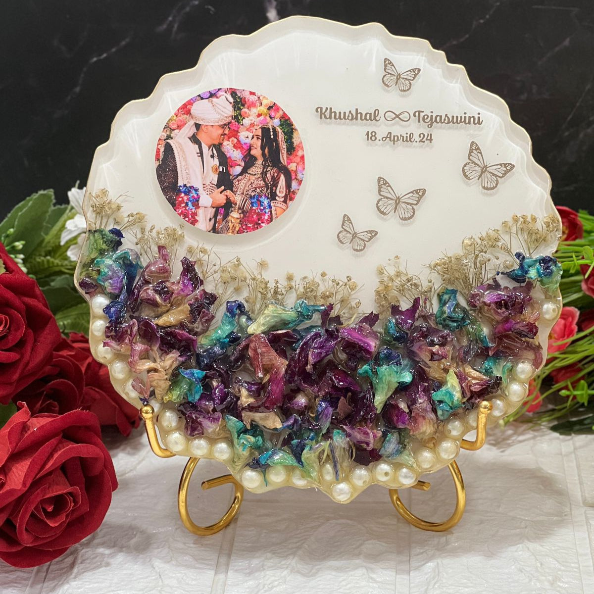 8 inch scalloped round varmala frame with multicolour flowers