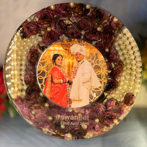 Wedding Rose Flowers Preserved in Round-Shaped Resin Frame with LED Stand