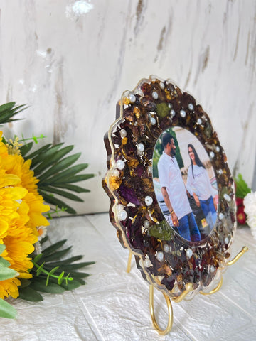 Resin 8inch curve shape with metal stand with couple photo and metal stand with pearl with rad peatles