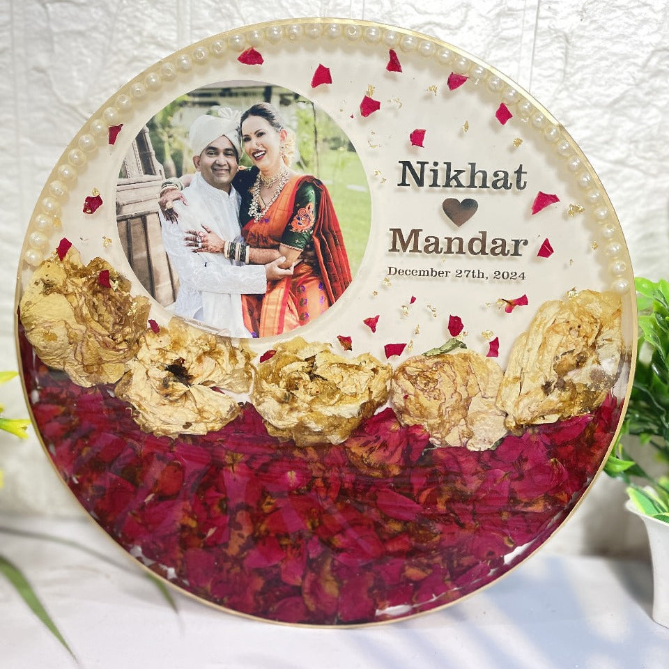 Resin 10-Inches Round Frame with Wedding Flowers Preservation