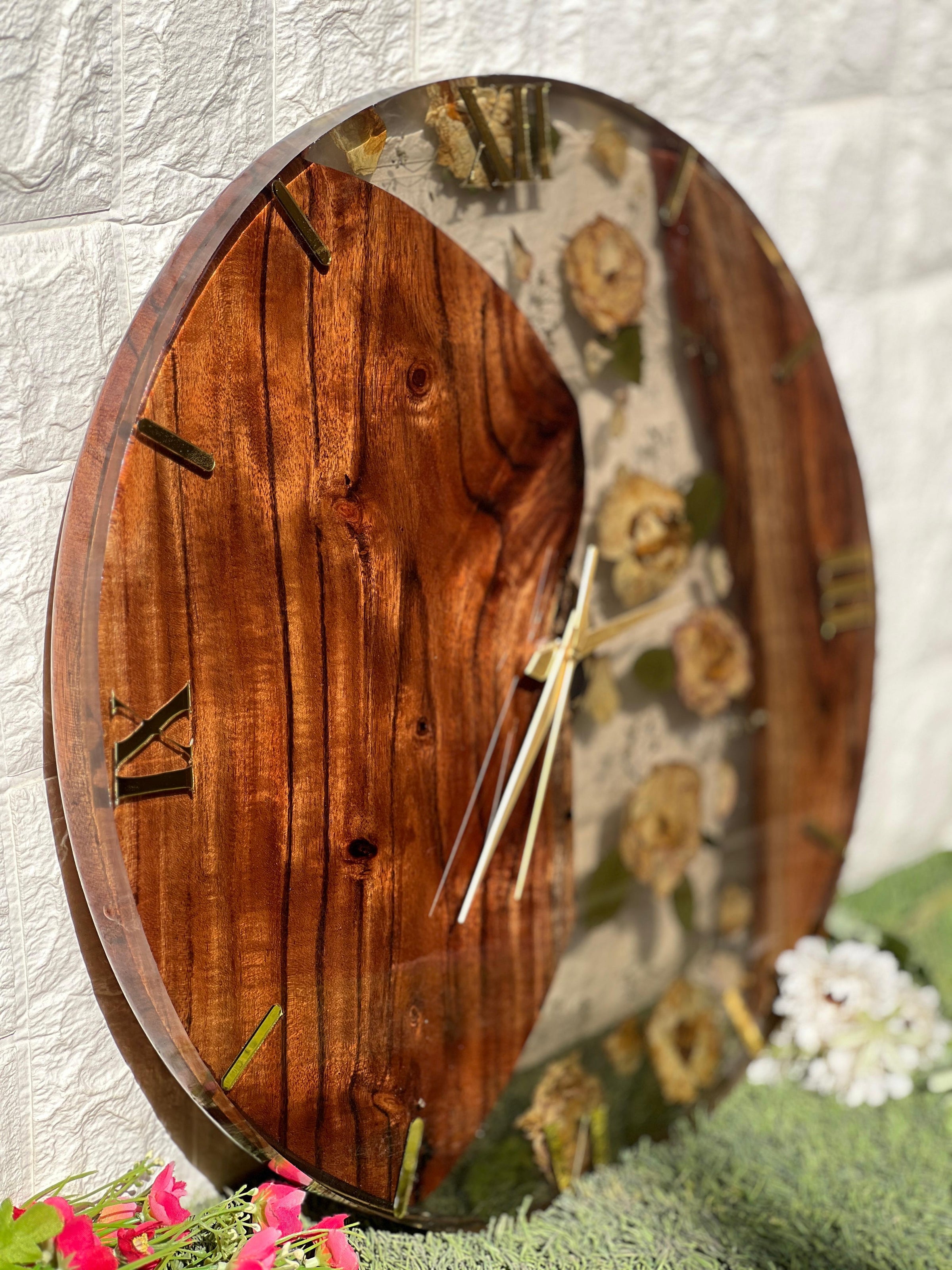Deep Casting Resin Wall Clock with Flower Preservation (18-inches)
