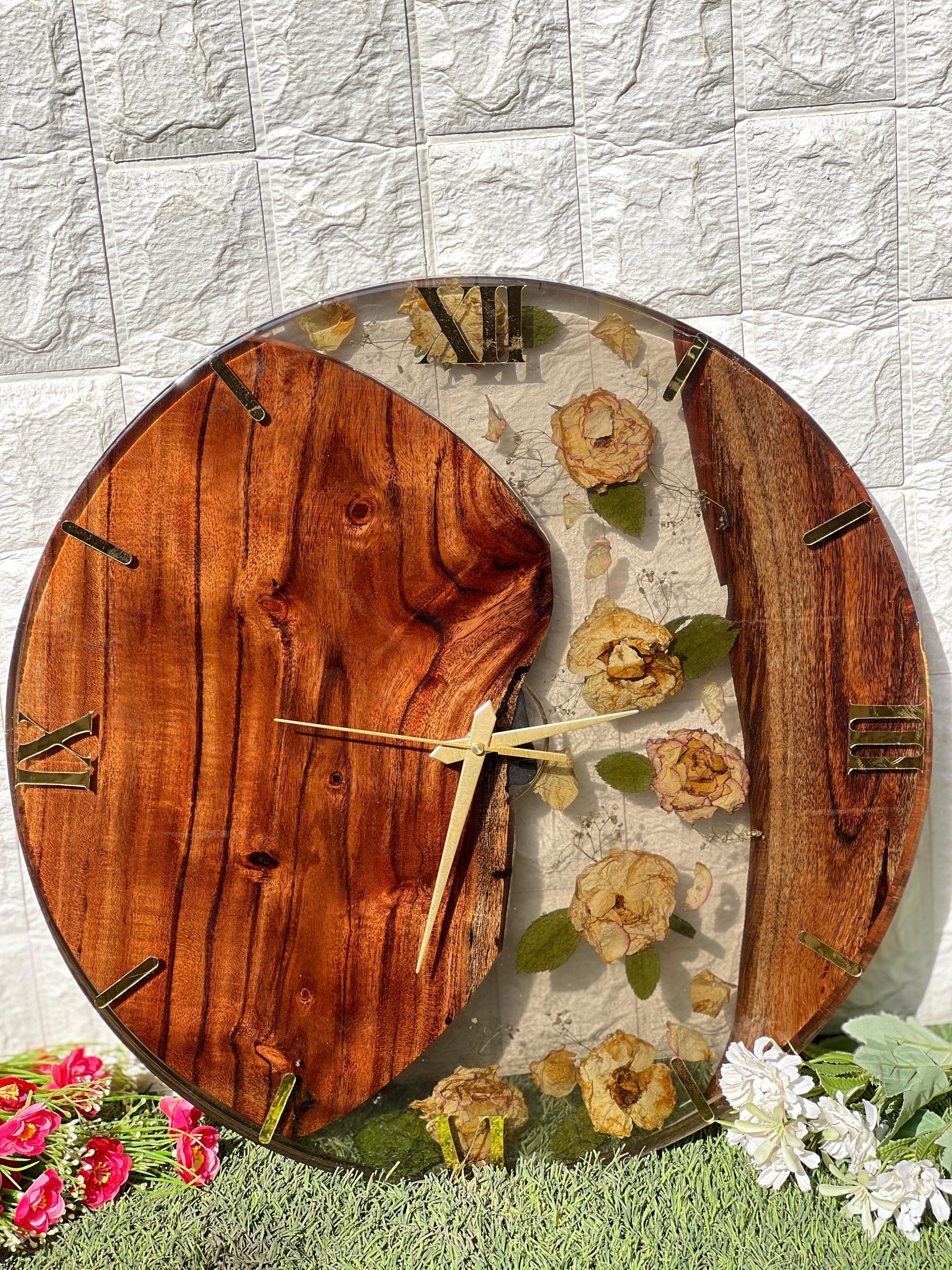 Deep Casting Resin Wall Clock with Flower Preservation (18-inches)