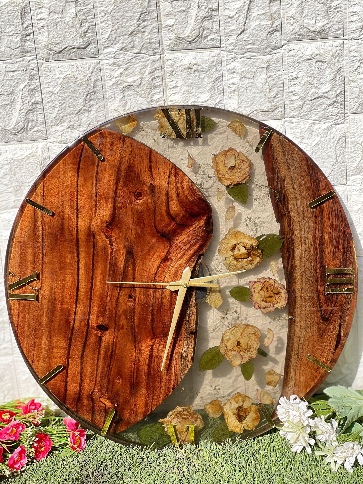 Resin 18inch deep casting clock with flowers and Wodden Roman number Clock Varmala Preservation