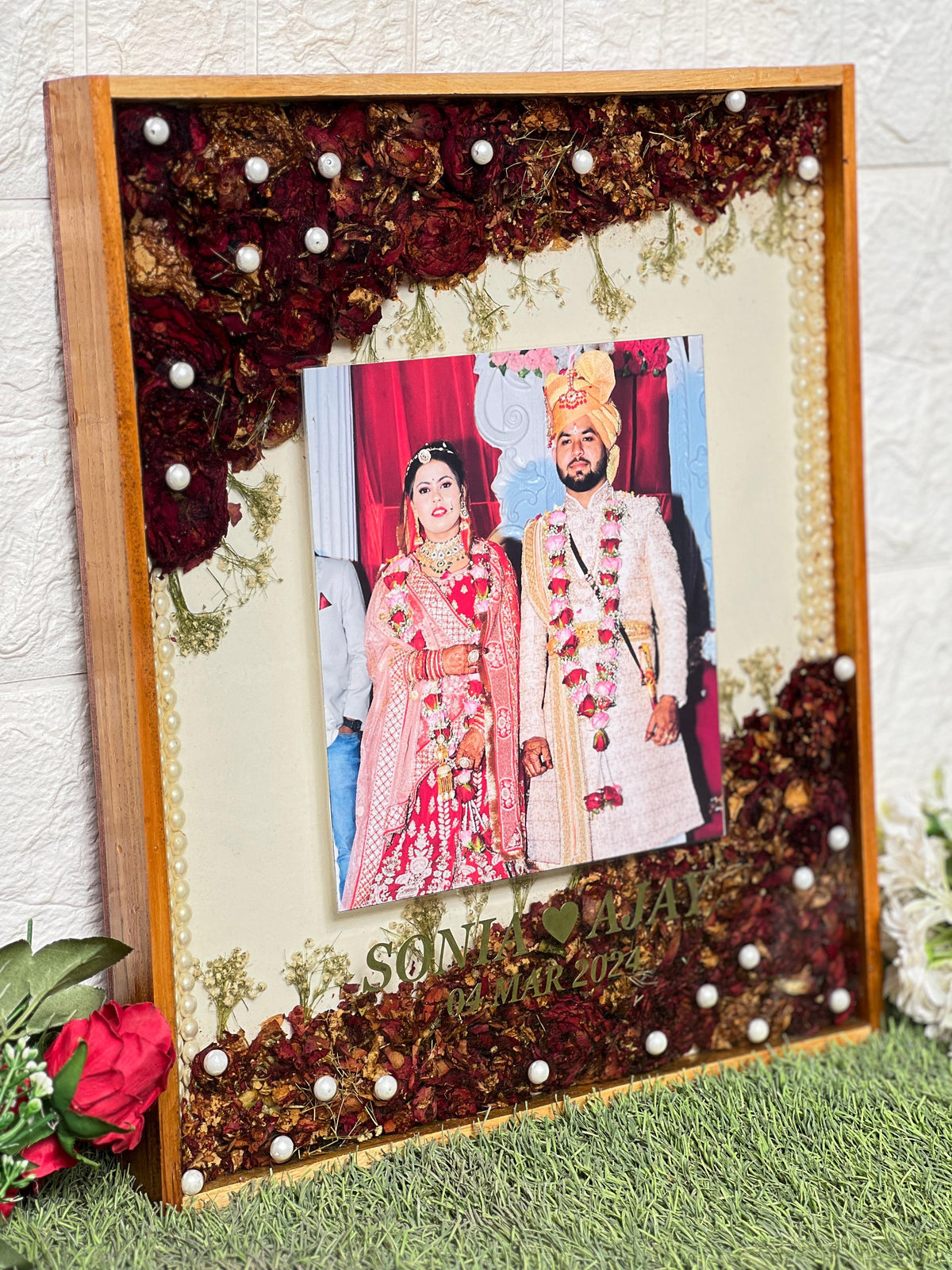 Wedding Garland and Photo Preservation Resin Frame (15 by 18 inches)