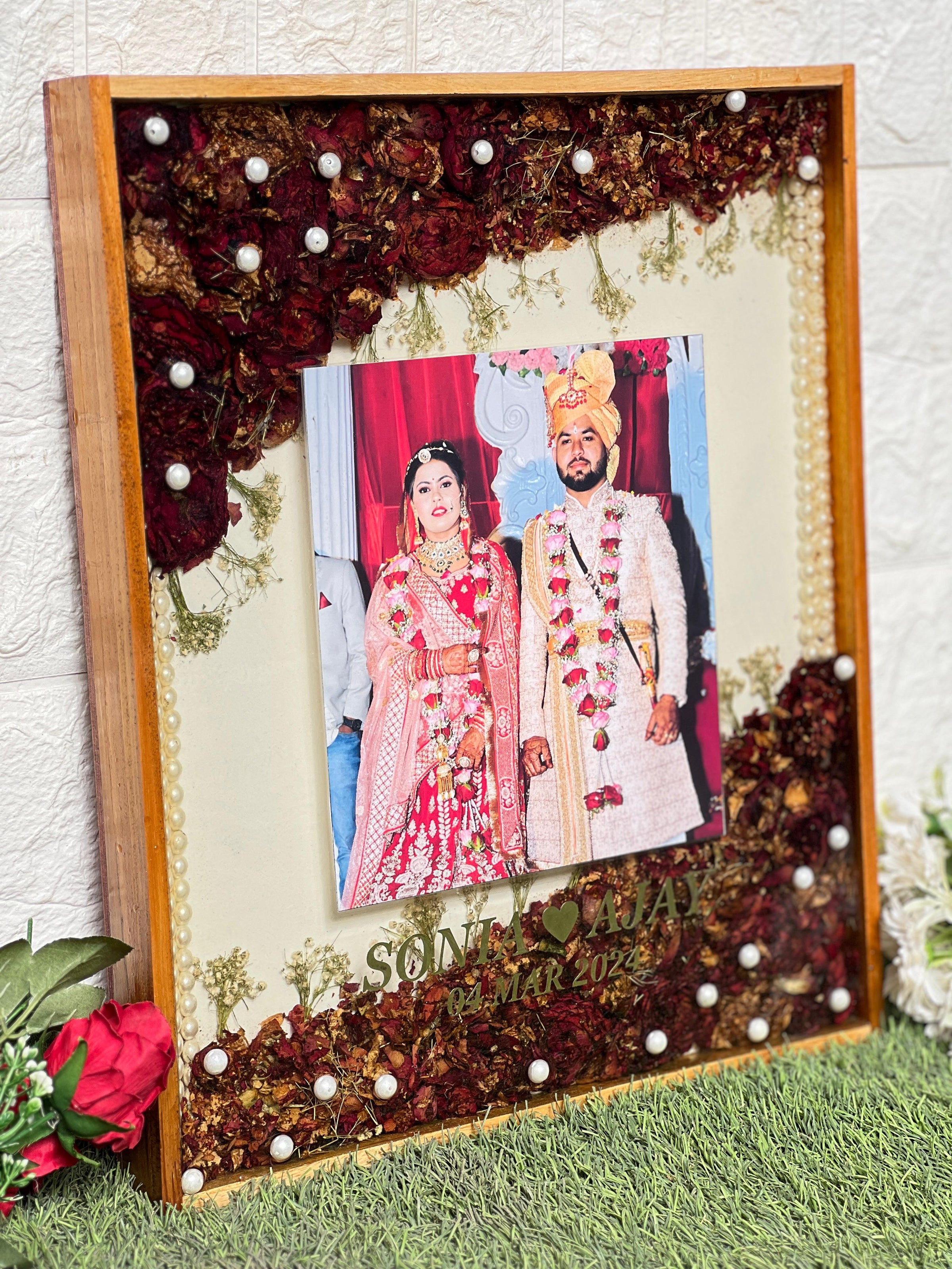 Wedding Garland and Photo Preservation Resin Frame (15 by 18 inches)
