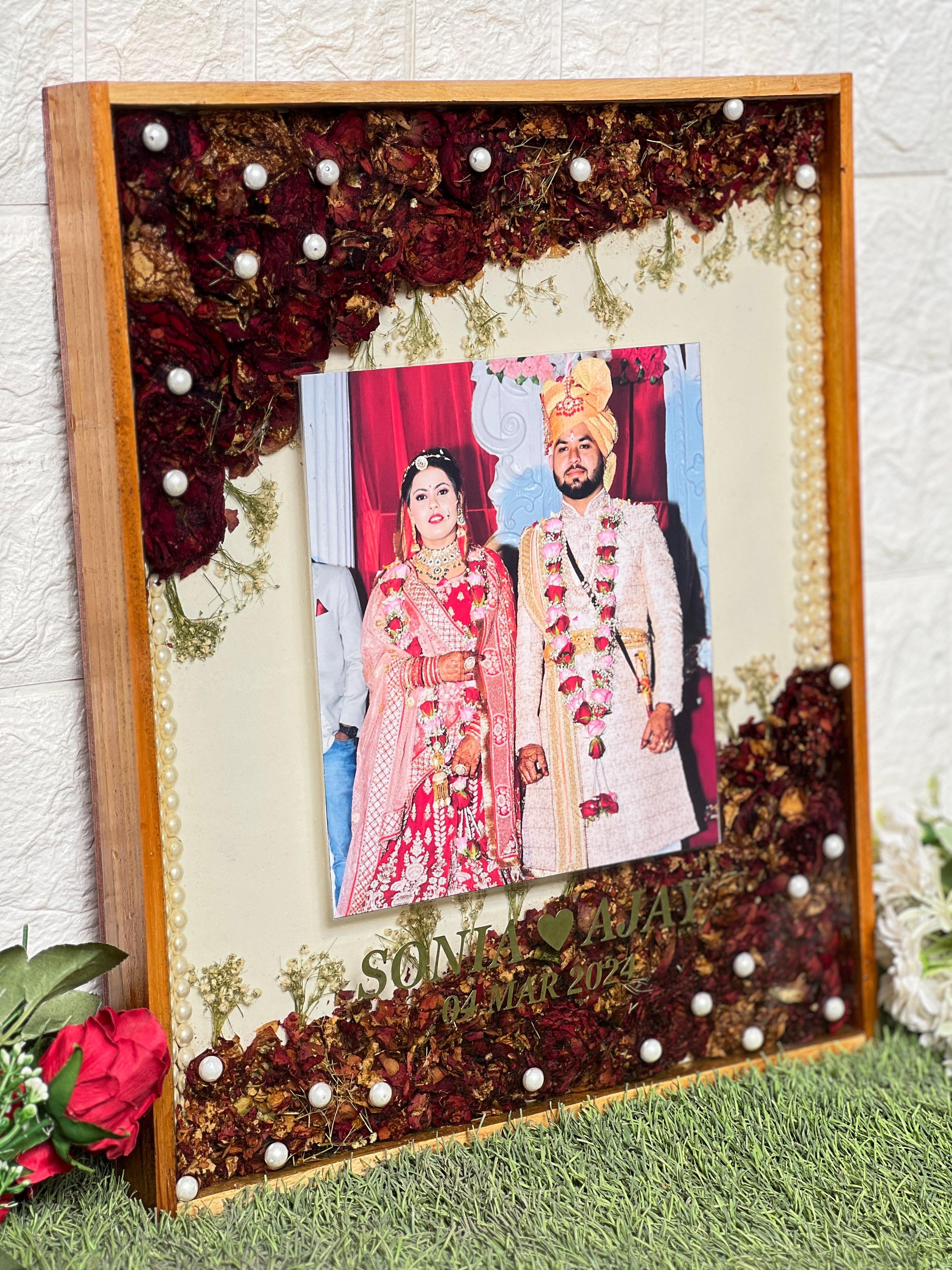 Wedding Garland and Photo Preservation Resin Frame (15 by 18 inches)