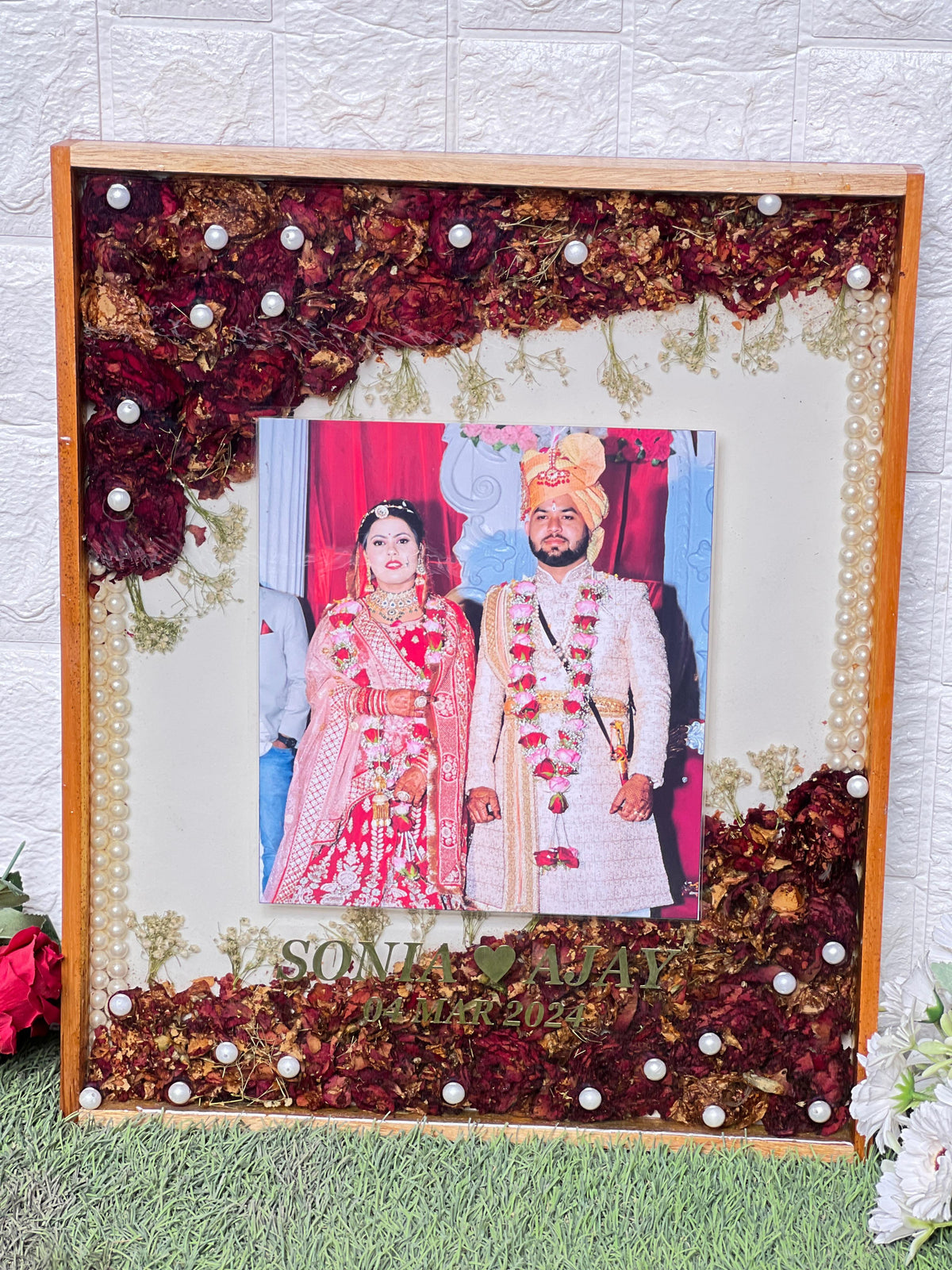 Wedding Garland and Photo Preservation Resin Frame (15 by 18 inches)