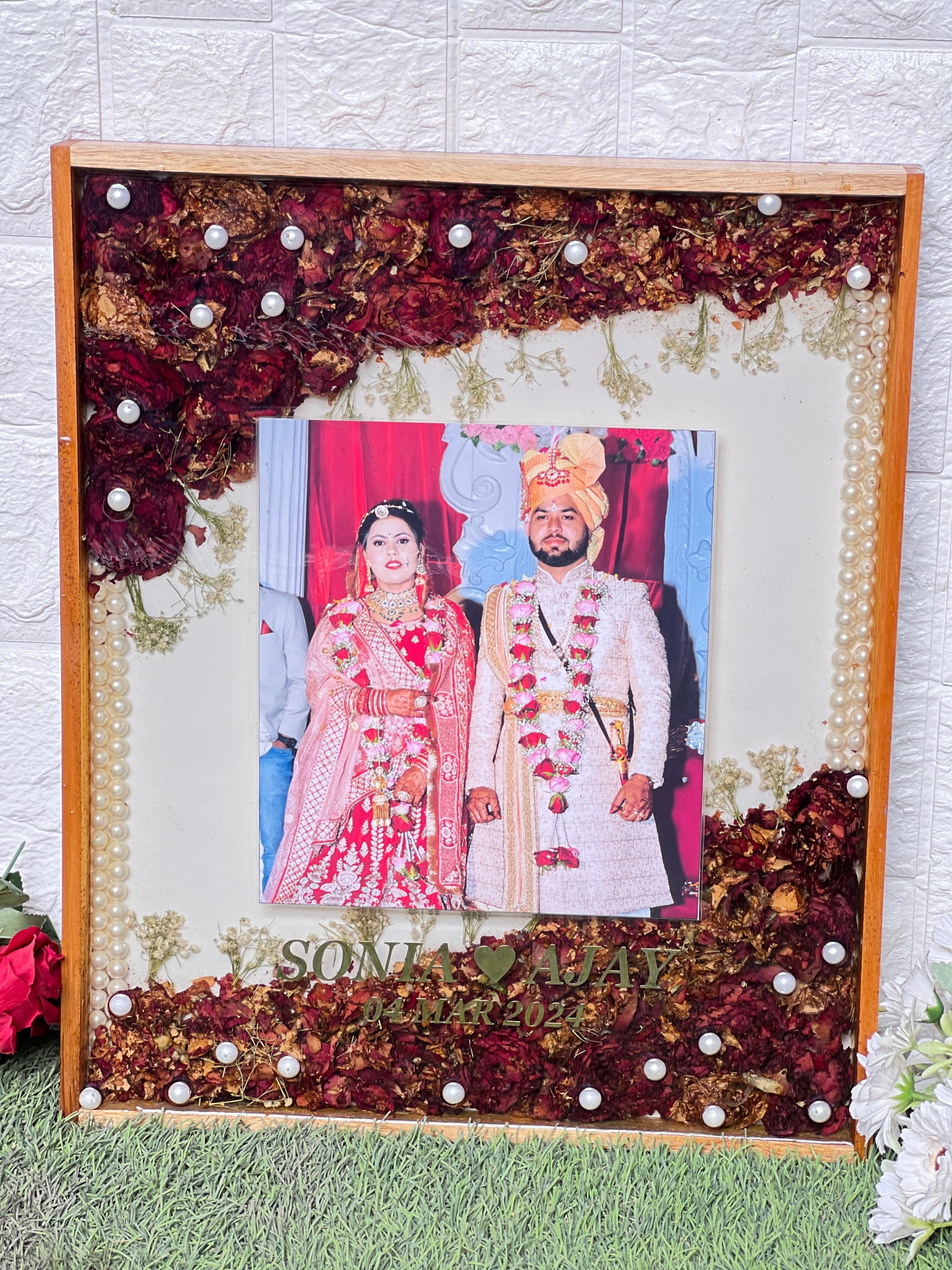 Wedding Garland and Photo Preservation Resin Frame (15 by 18 inches)