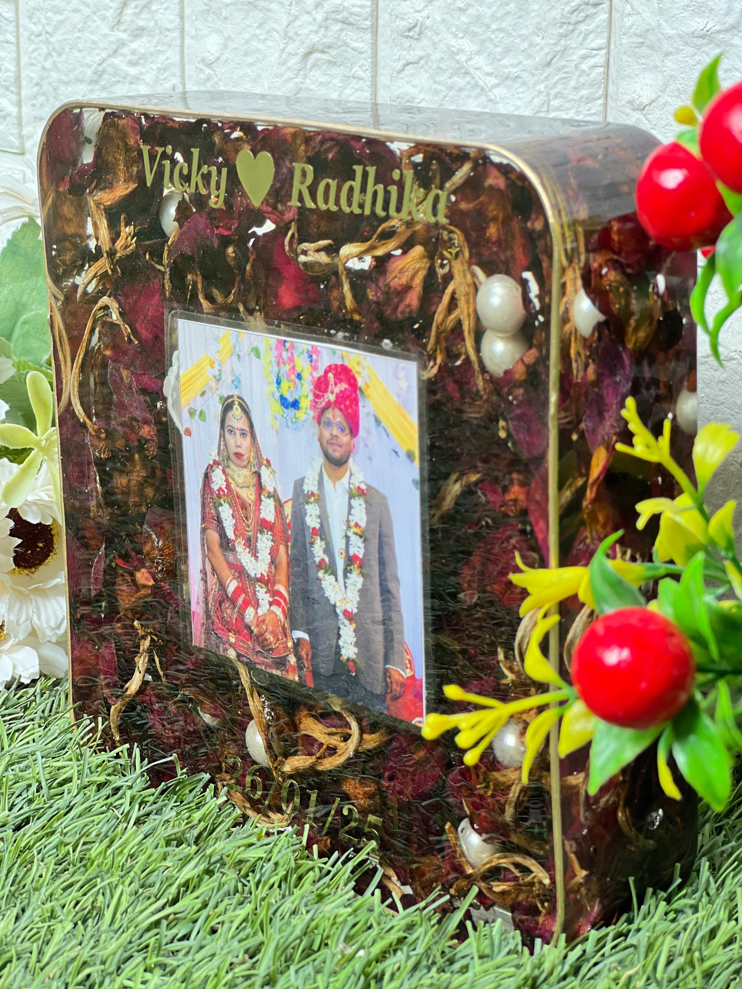 Wedding Couple Photo and Varmala Preservation in Resin (6- Inches)