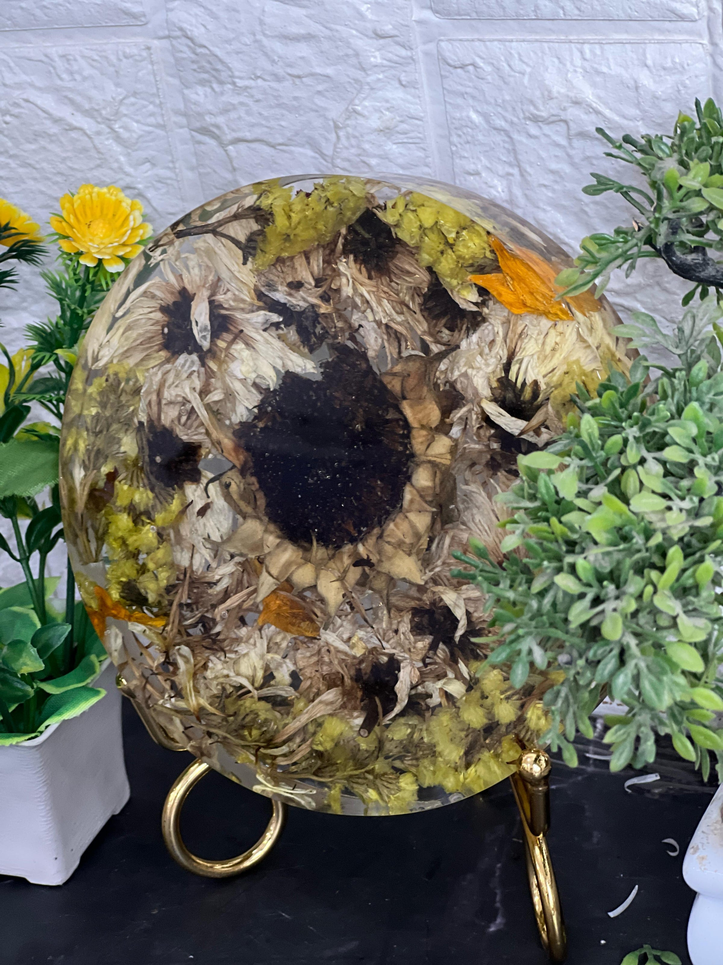 Resin 8inch round 6 inch frame dual side one side sunflower and one side white flowers  with metal stand Flowers Preservation