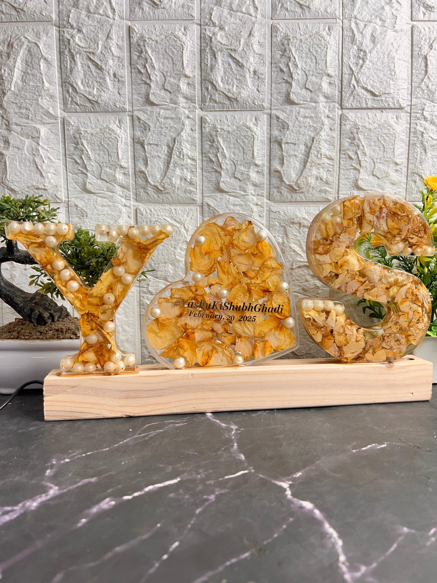 Resin 6inch name intial with LED lamp & couple Date Varmala Preservation