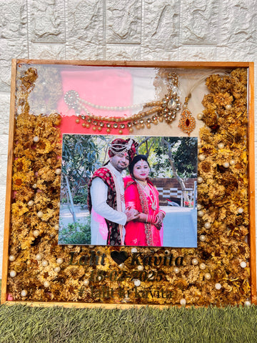 Resin 18 by 18 inch With Couple Photo & Name Date with Kalangi kantha Varmala Preservation
