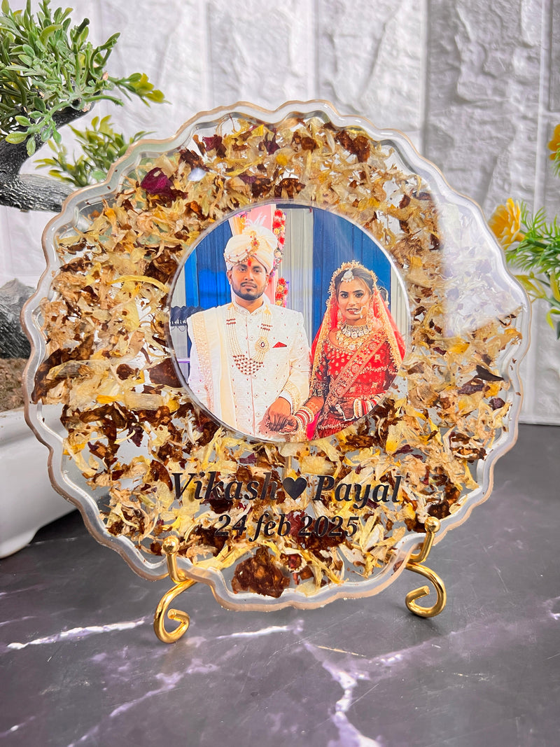 Resin 6inch curve shape with couple photo & name date with metal stand Varmala Preservation
