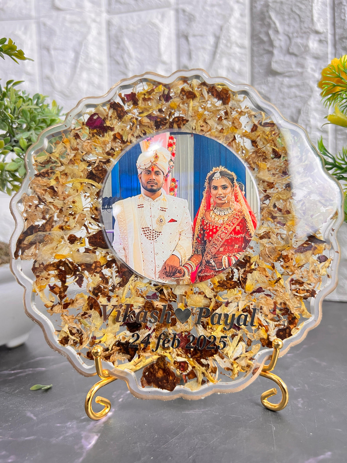 Resin 6inch curve shape with couple photo & name date with metal stand Varmala Preservation