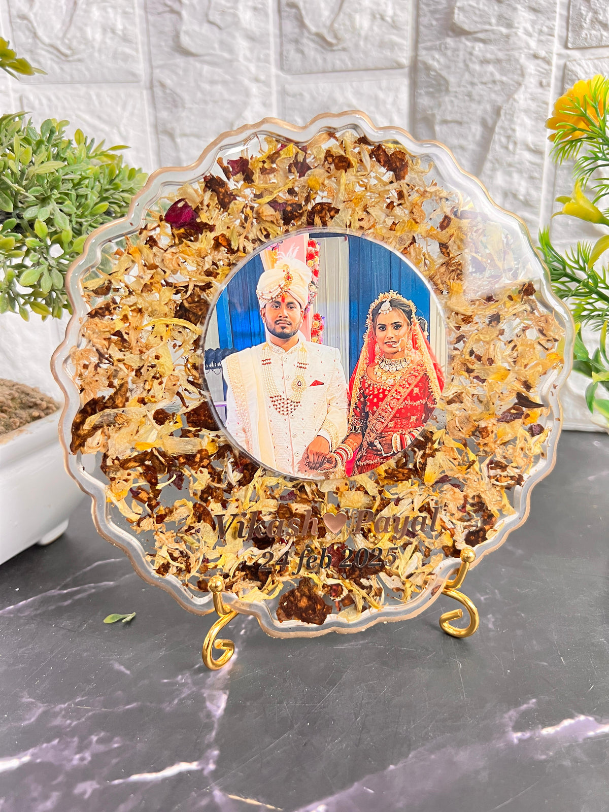 Resin 6inch curve shape with couple photo & name date with metal stand Varmala Preservation