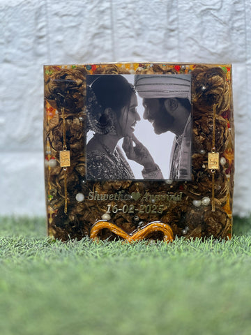 Resin 8inch squre with couple photo & with Louts Flowers Varmala Preservation