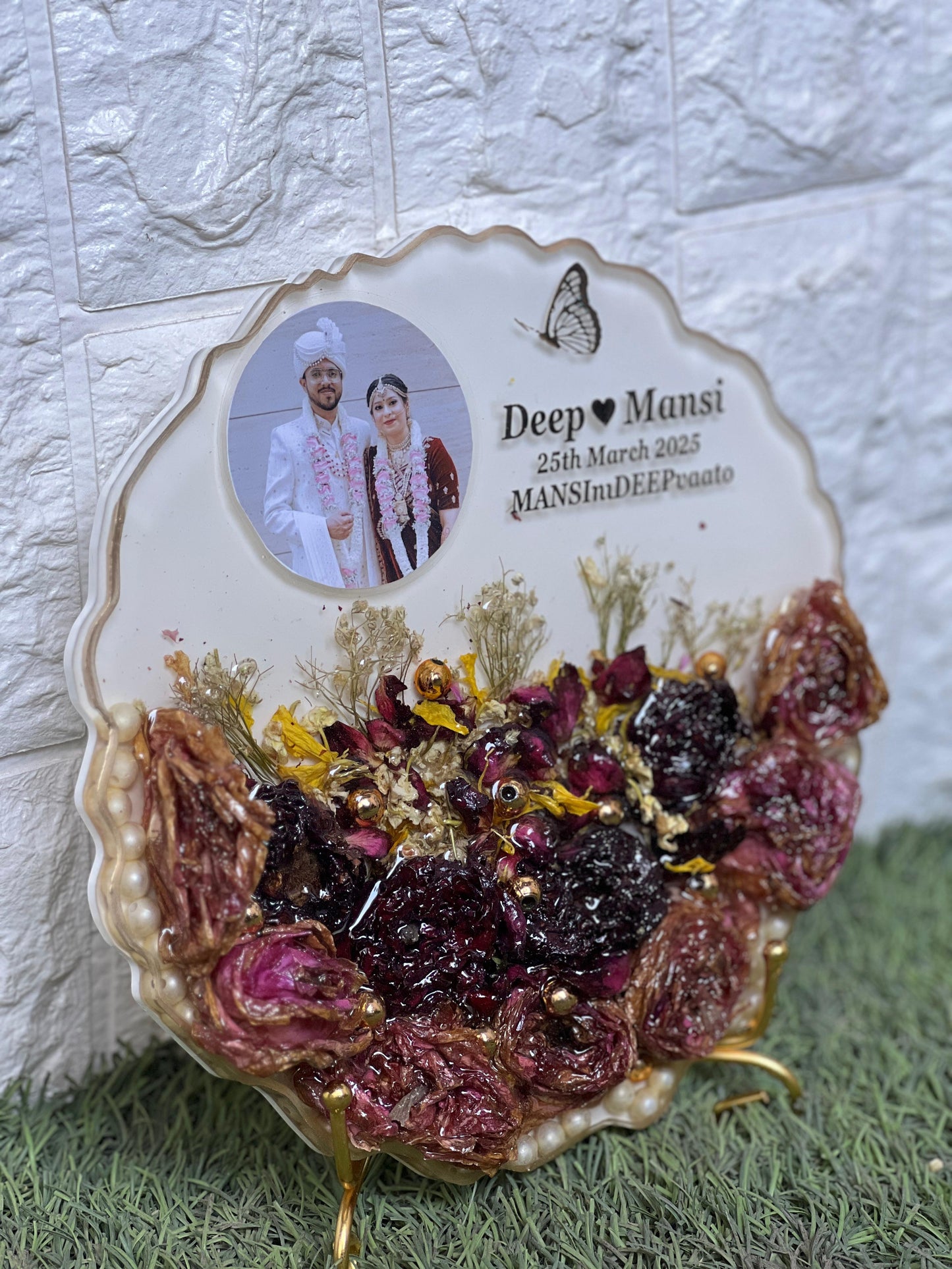 Varmala Preservation resin round photo frame / Flowers Preservation for Life time