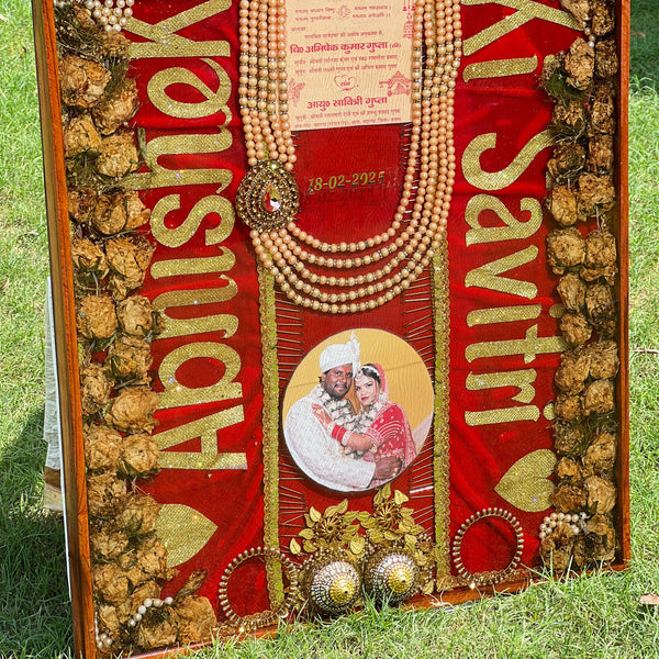 Full Varmala Teakwood Frame with Dupatta and Wedding Card, 22x24