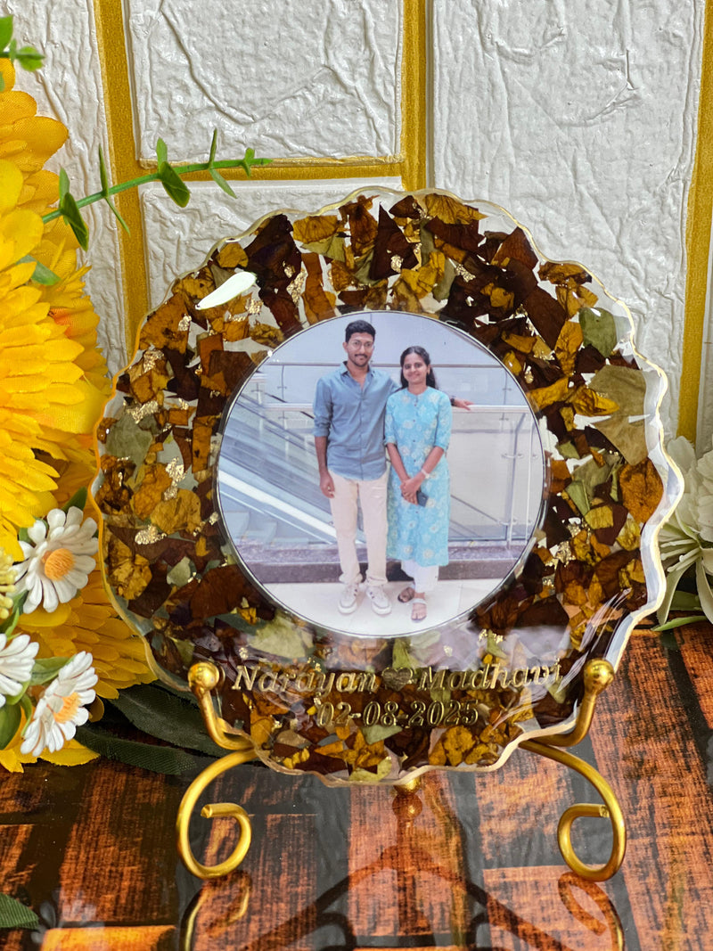 Resin 5inch Curve shape with Couple Photo & Name Date with Metal Stand Flowers Preservation