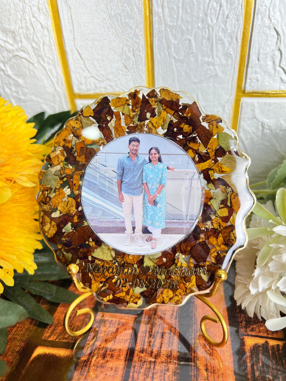 Resin 5inch Curve shape with Couple Photo & Name Date with Metal Stand Flowers Preservation