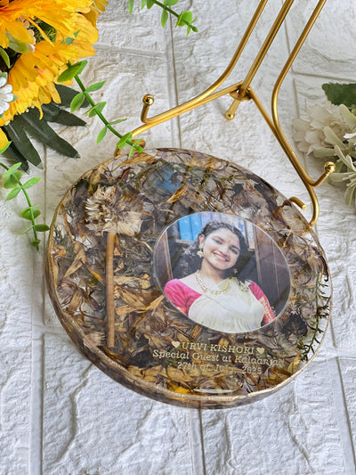 Round Flower Preservation Frame with Photo, Names and Metal Stand