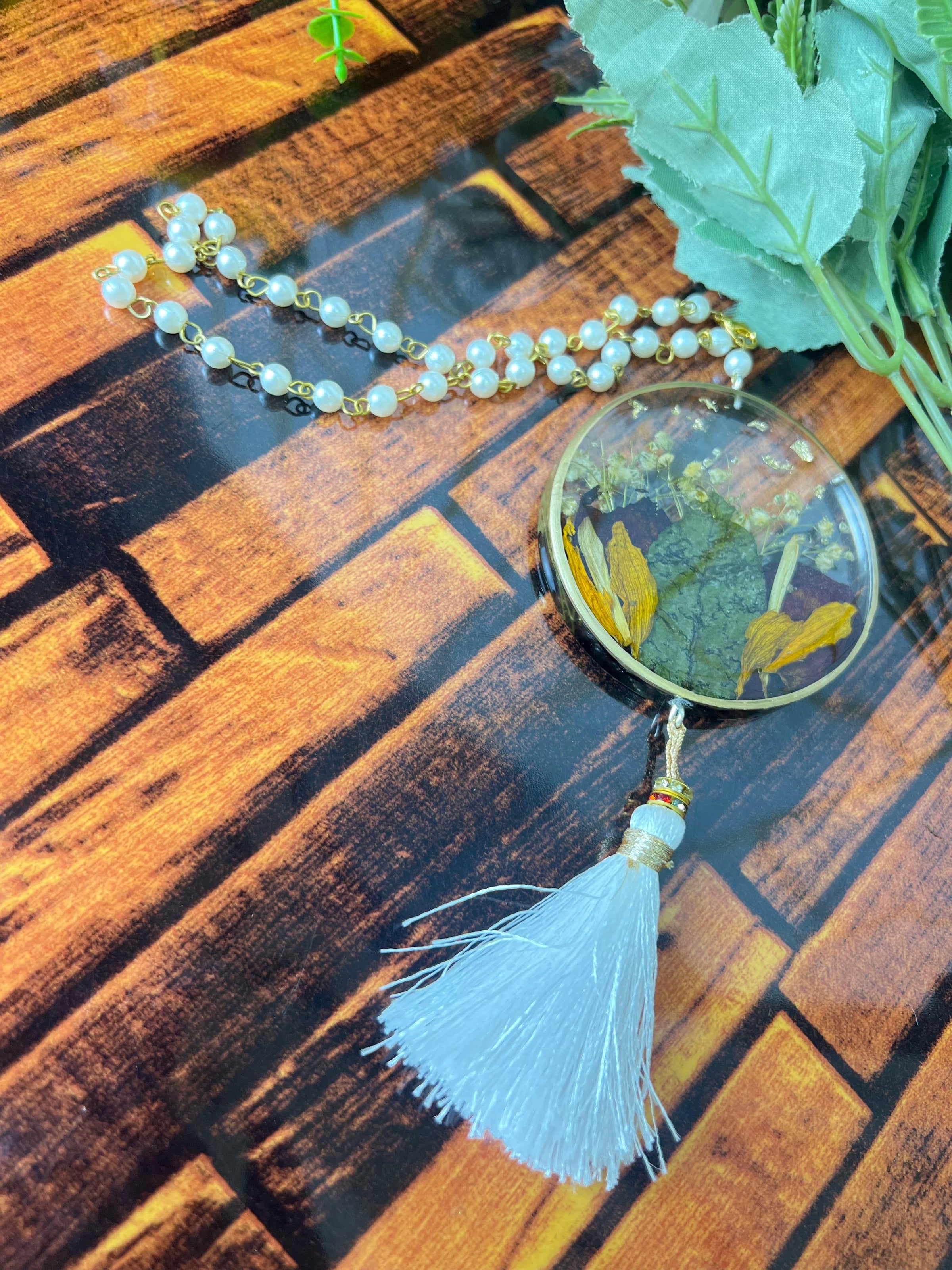 Resin Round shape with Car hanging Real Flowers Petals Flowers Preservation