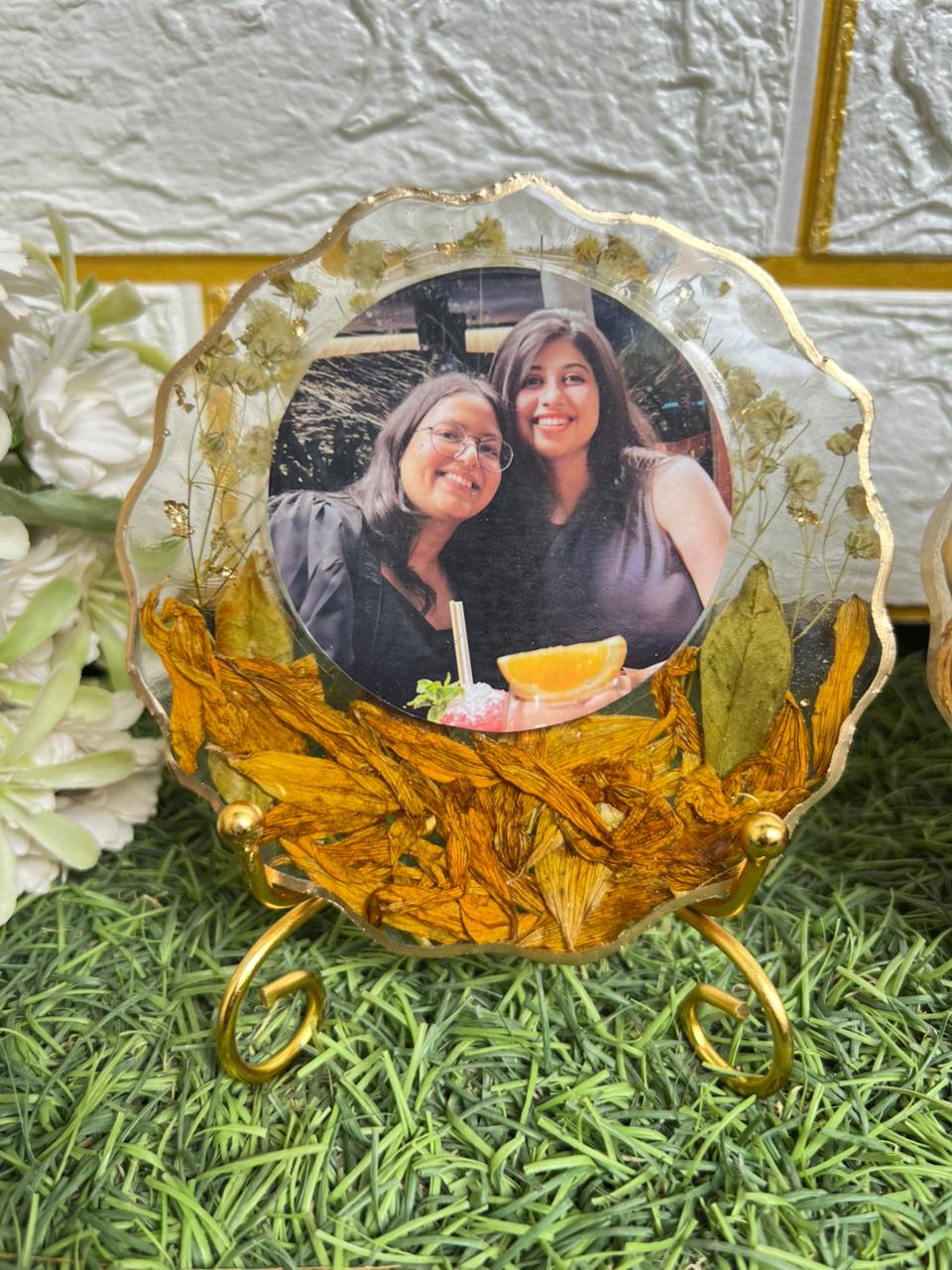 Resin 8inch round curve shape with Petals & Photo Flowers Preservation