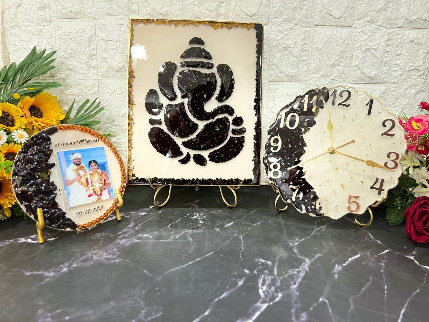 Resin 6inch round and 8inch curve shape clock with couple name and and ganesh frame with metal stand Varmala peservation