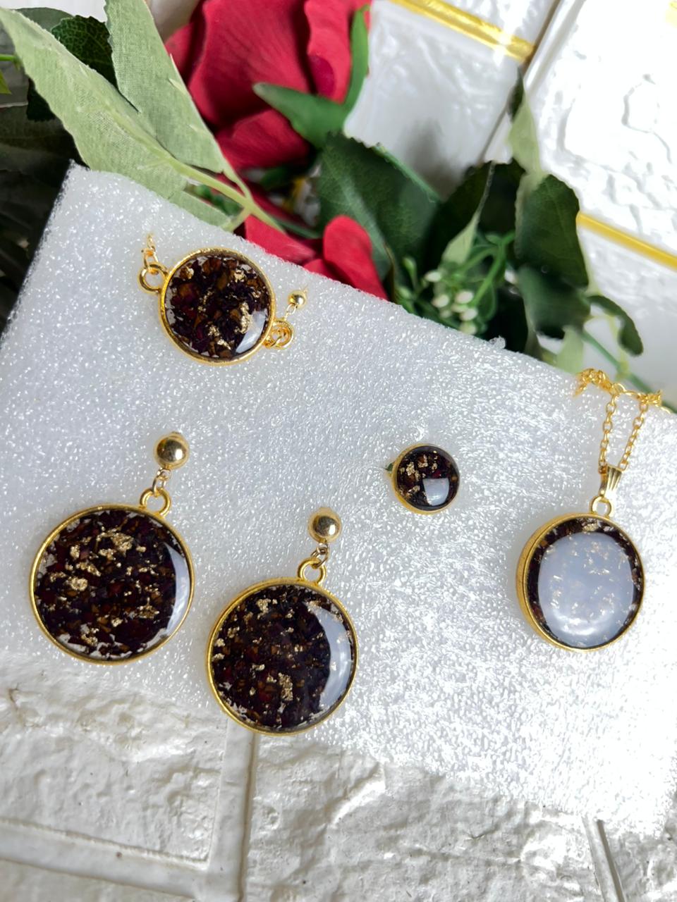 Resin Arch Shape Block with infinity sign & Butterfly's Sign With Flowers / Resin completely Pendent set with Real Roses Petals Flowers Preservation