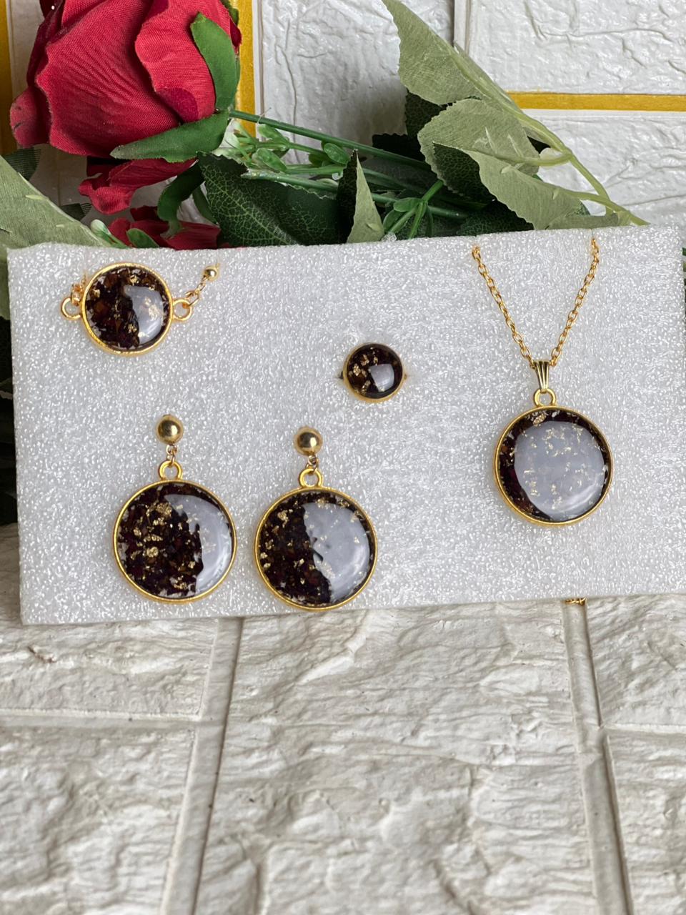Resin Arch Shape Block with infinity sign & Butterfly's Sign With Flowers / Resin completely Pendent set with Real Roses Petals Flowers Preservation