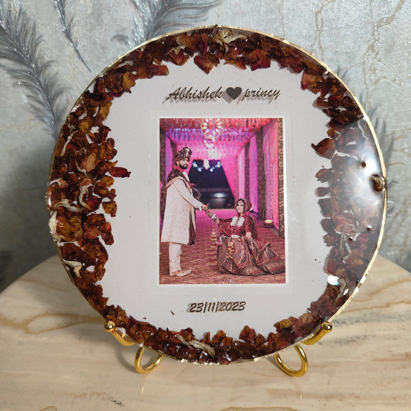 Personalized Wedding Garland Preservation Resin Frame (8-Inches)