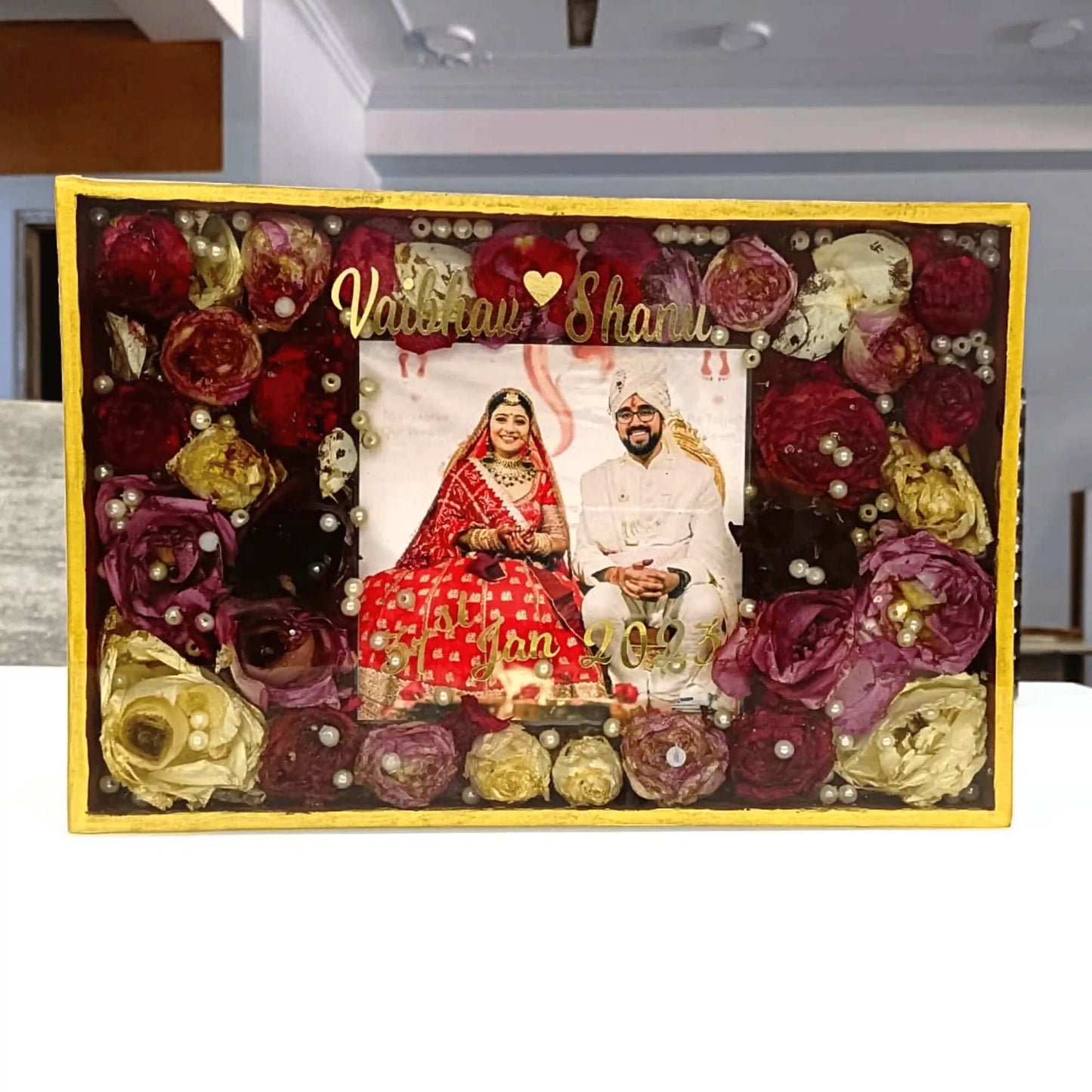 buy-resin-box-flower-preservation-with-photo-wedding-garland-online