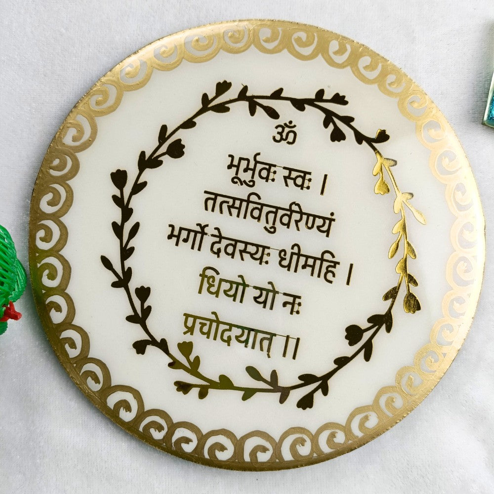 Custom Mini Resin Gayatri Mantra Frame Golden And White Marble Texture With Stand For Home Decor